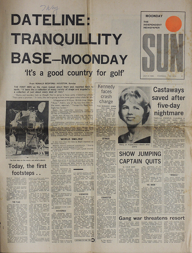 THE SUN NEWSPAPER 21 JULY 1969 . MAN ON THE MOON APOLLO 11 FRONT COVER HEADLINE