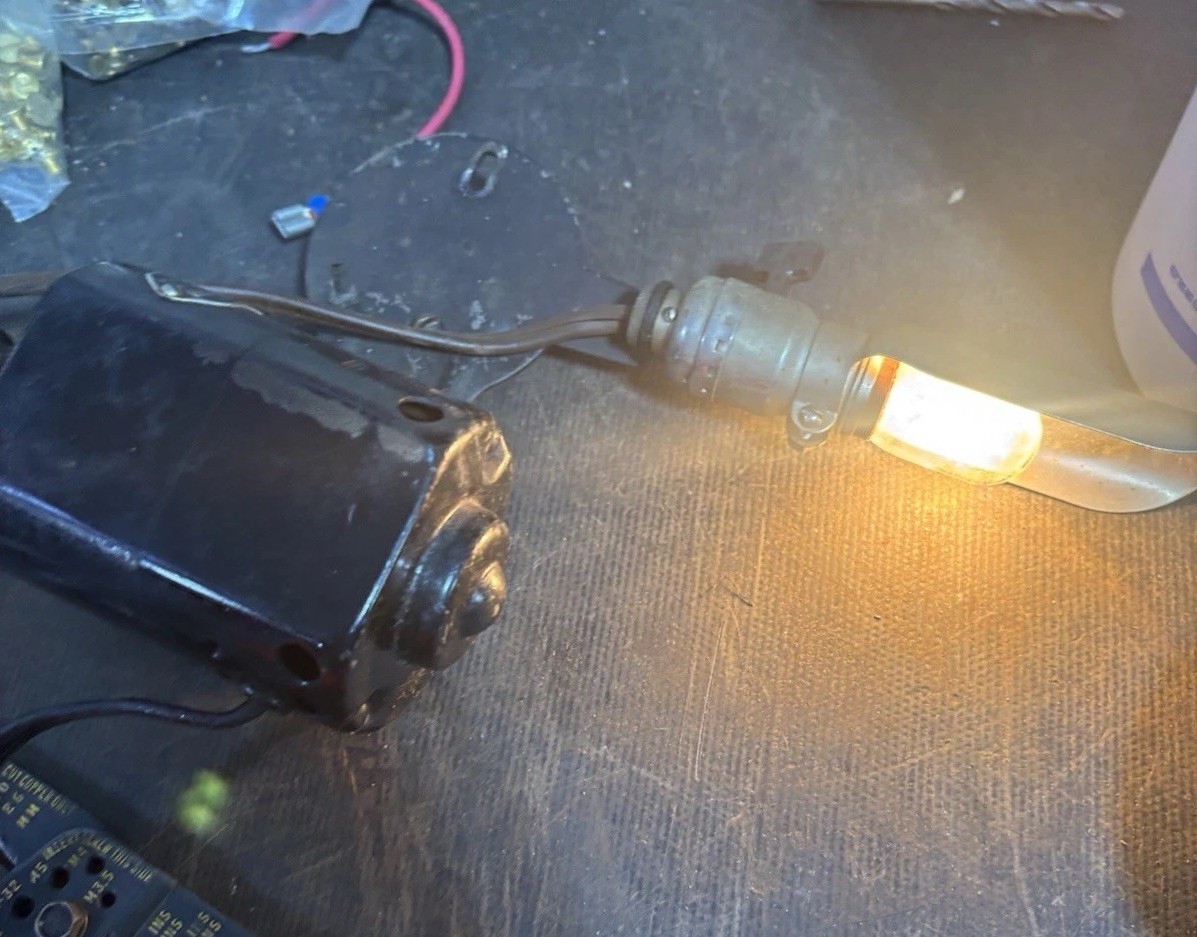 Excellent Vtg Singer Sewing Motor +Light + Plug Tested