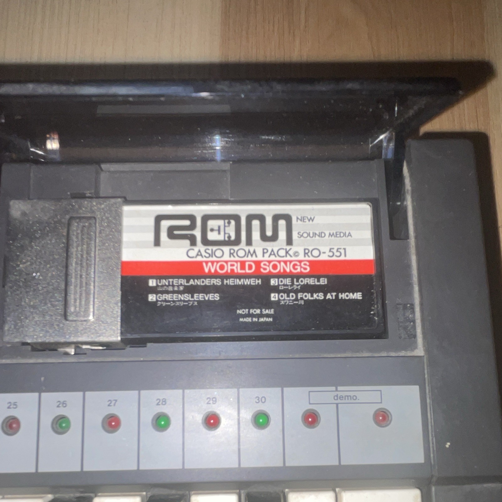 Casio Casiotone MT-18 32-Key Electronic Keyboard, Battery, Speaker, ROM