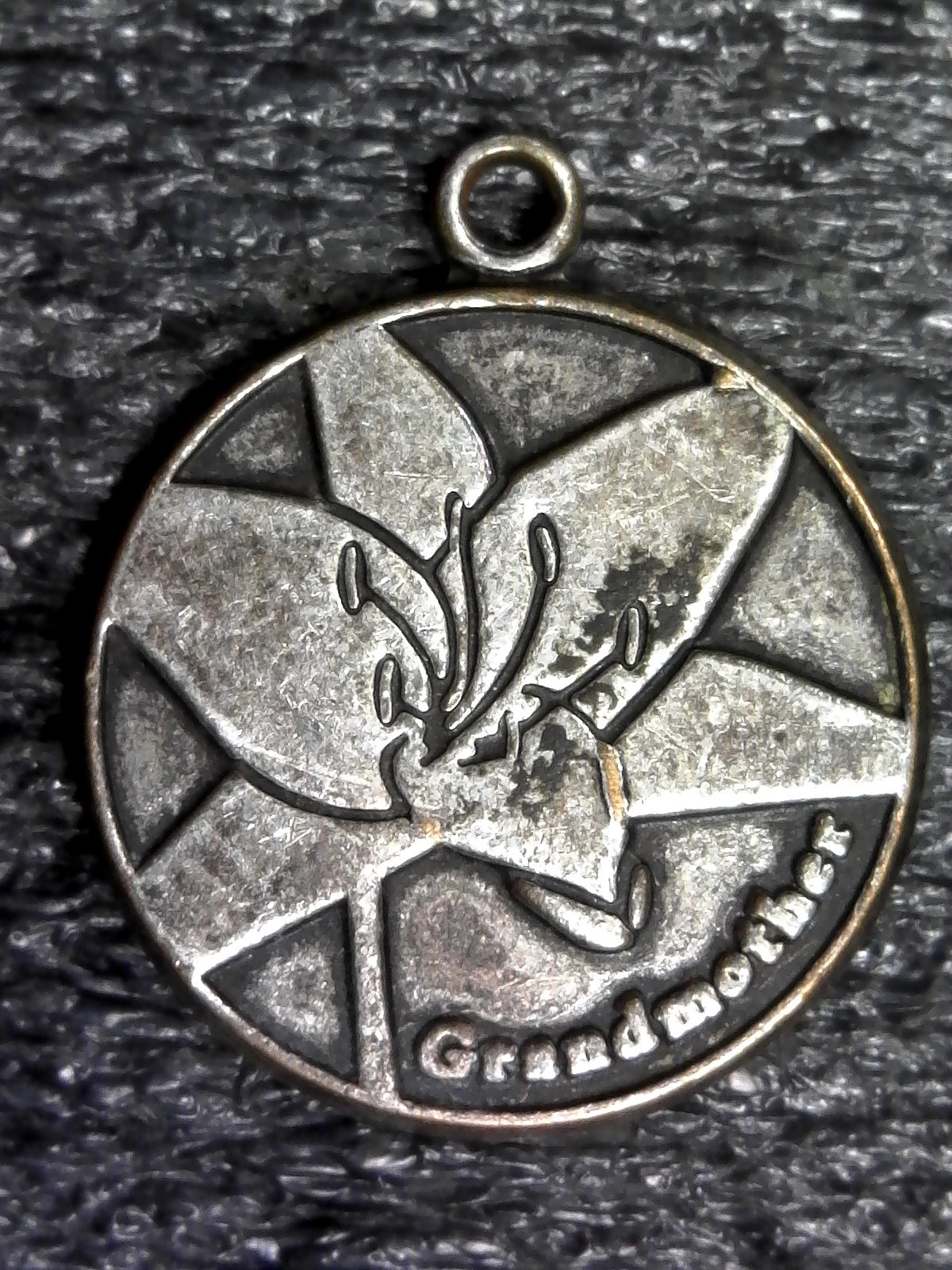 Alex and Ani 2012: Grandmother Charm, Pendant, Token 19.5mm (c170)