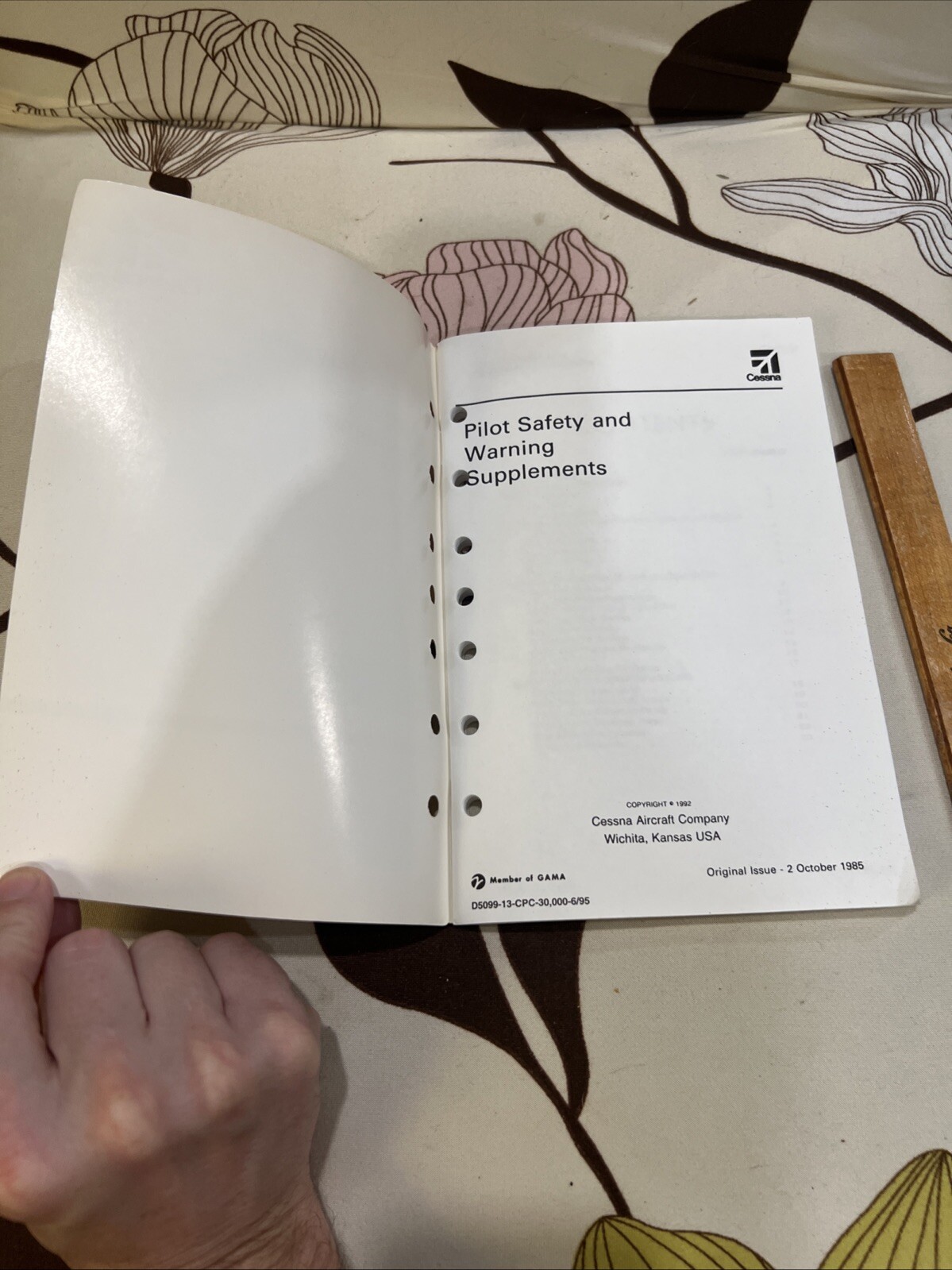 Pilot Safety and Warning Supplements by Cessna D5099-13, 1985 Issue