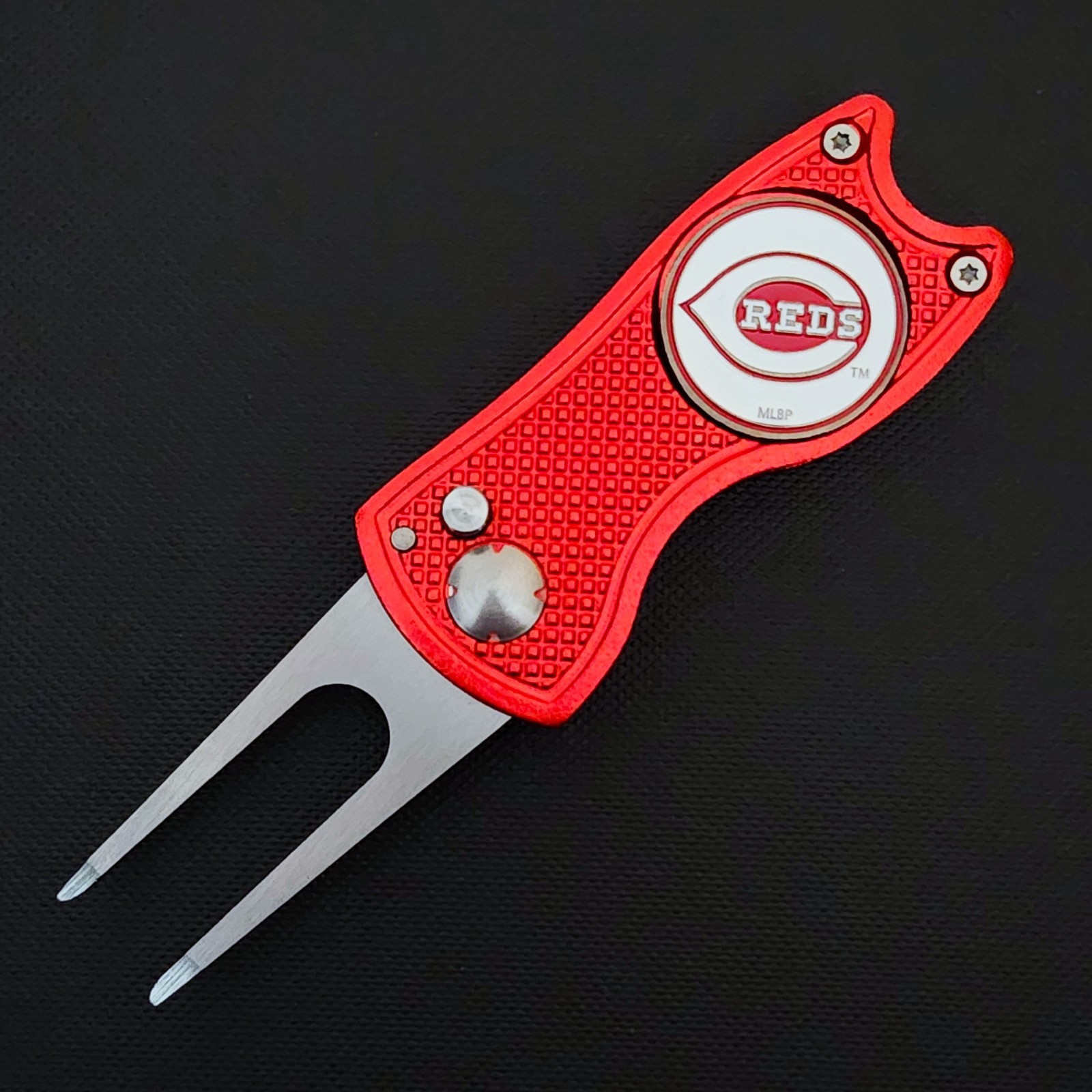 MLB Cincinnati Reds Switchblade Divot Repair Tool With 2-Sided Golf Ball Marker