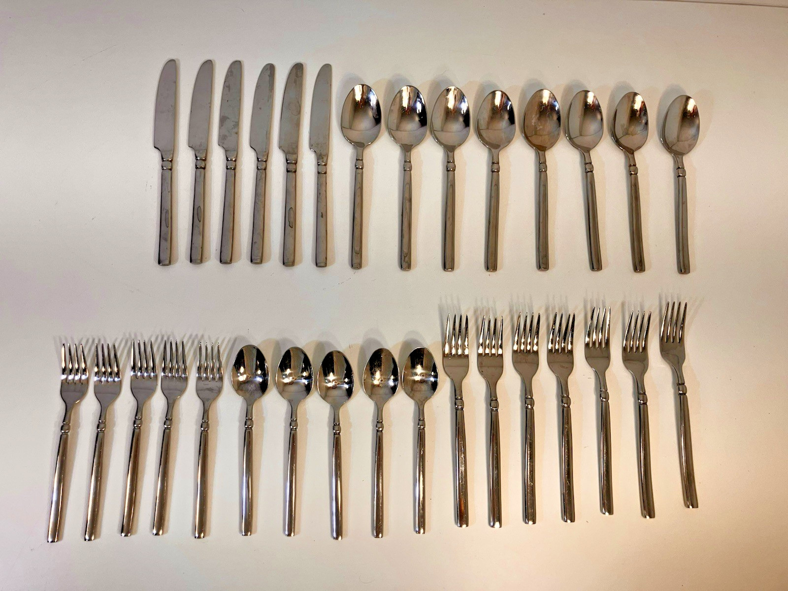 Set 31 Pieces Hampton Silversmiths Dominique Mirror Stainless Flatware