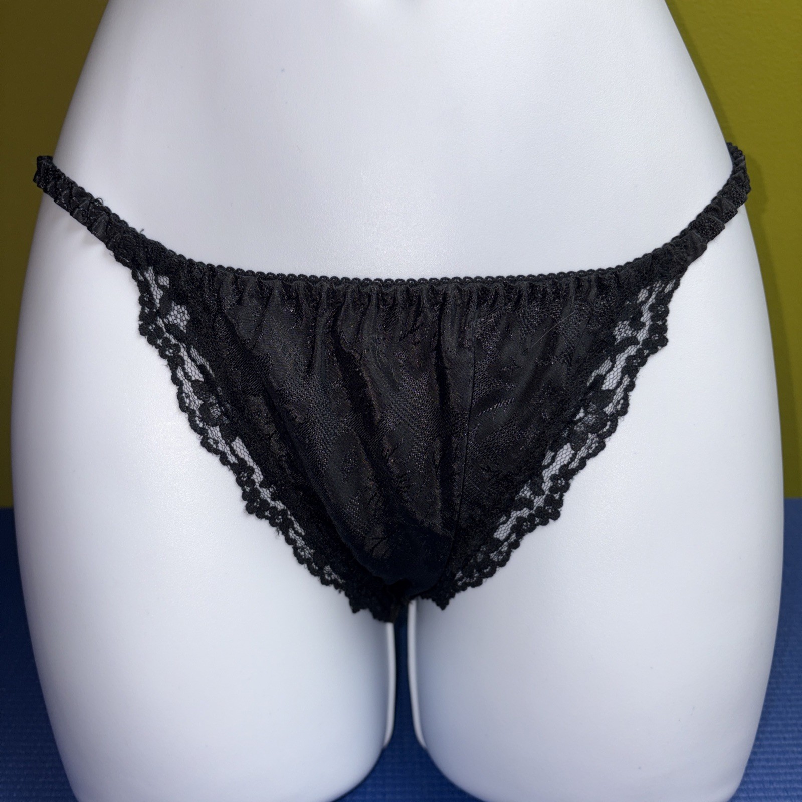 NWT Vintage Victoria's Secret GOLD LABEL String Bikini Black Pantie Lace M/6