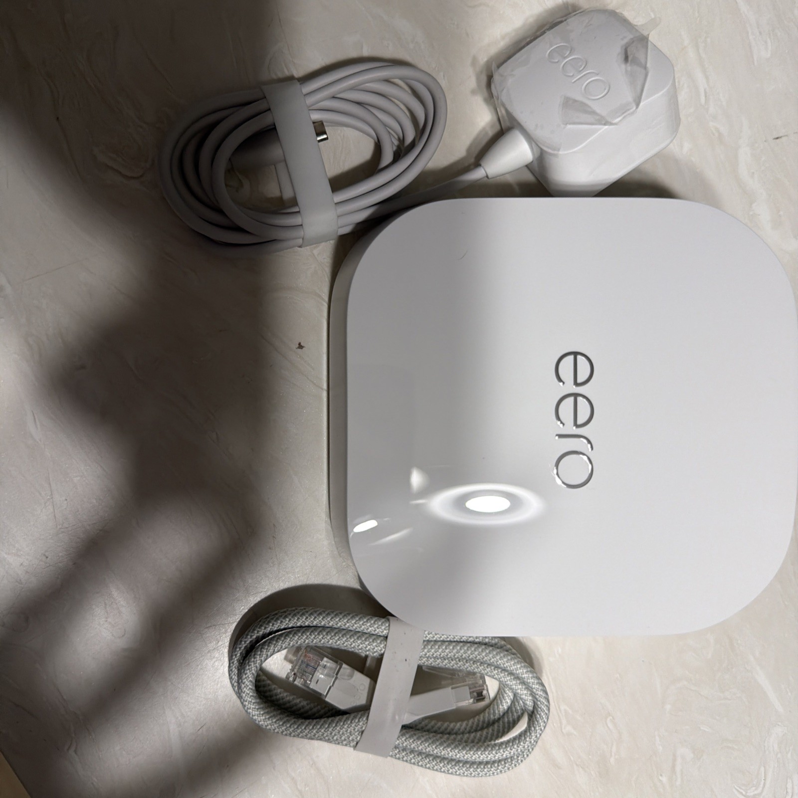eero Dual-band 350 Mbps Wireless Router (J010001)