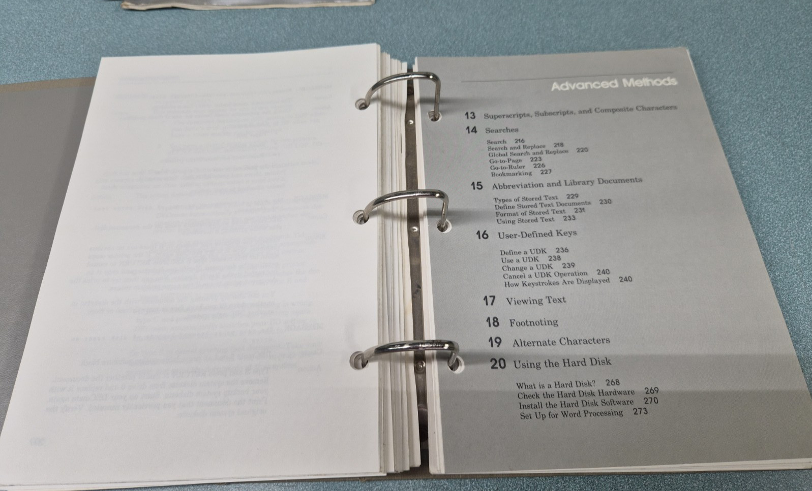 DECmate User Guides + 2 floppy disks, System Overview and System Test. UNTESTED
