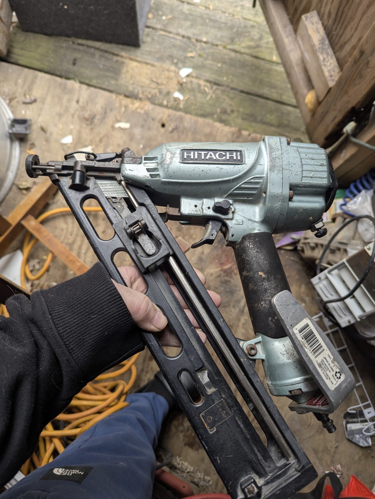 Hitachi NT65MA4(S) Finish Nailer 15 Gauge 15° 120 psi Green Black