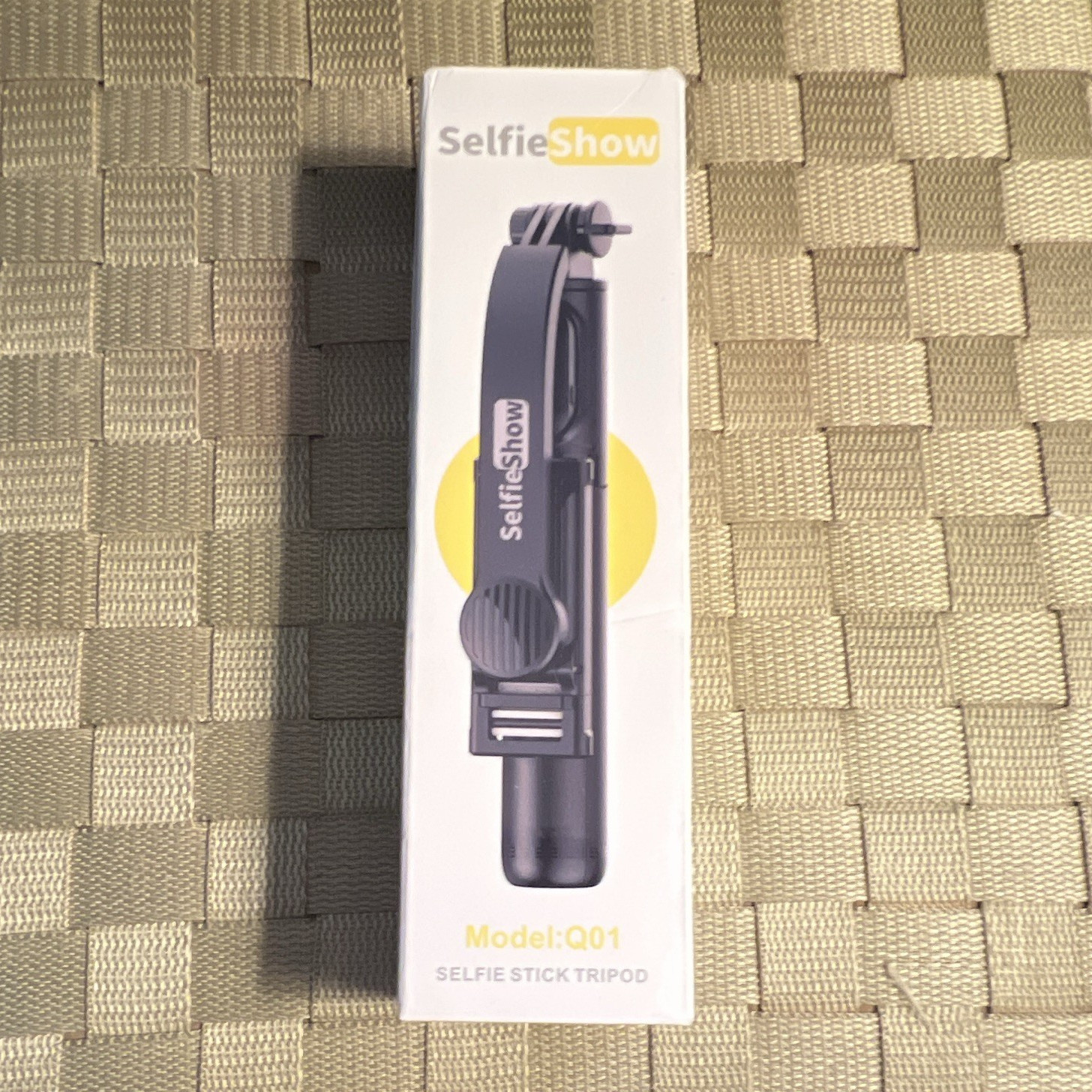 SelfieShow Q01 Tripod Selfie Stick for Smartphone w/ Remote, Detachable, 360°