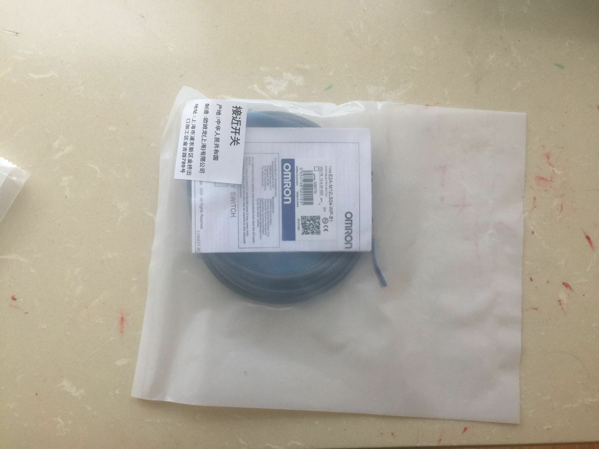 NEW Omron E2A-M12LS04-WP-B1