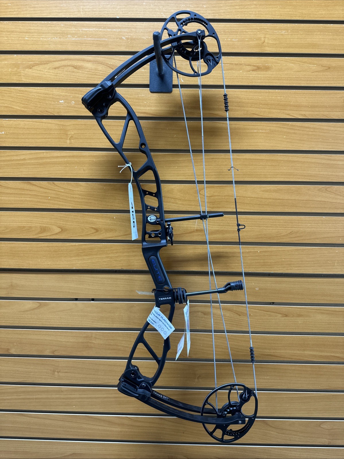 Elite Archery Compound Bow - Terrain - RH - 45-60# - Item 4126