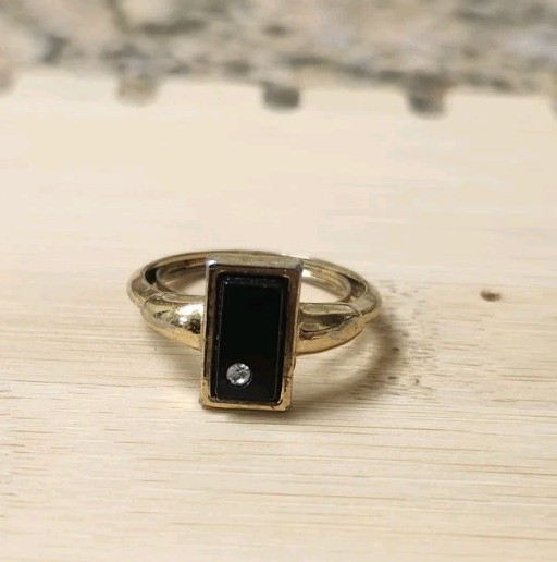 Avon 1970s Delmonico Vintage Ring Black Faux Onyx With Rhinestone Size 6.5-9.5