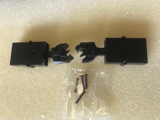 1 PAIR USA TRAINS  KNUCKLE COUPLERS IN BODY MOUNT DRAFT BOX--R2011  New