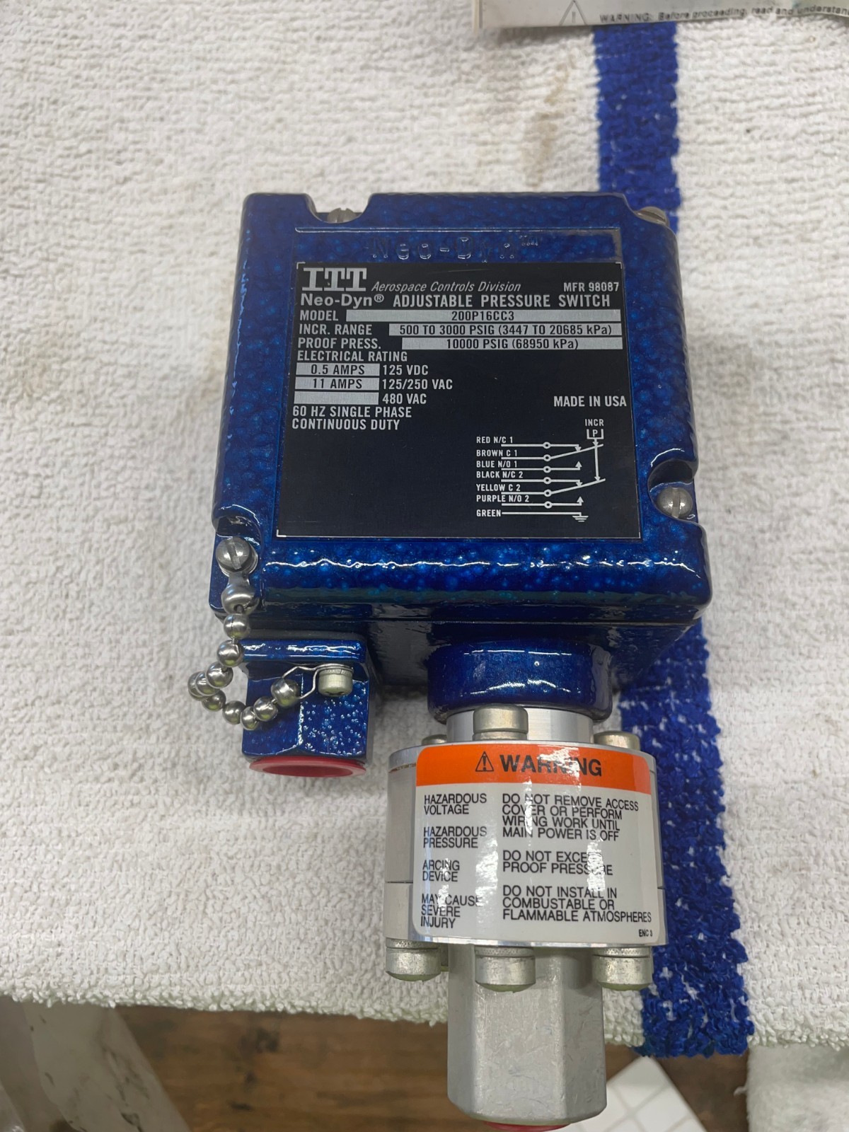 NIB ITT Adjustable Pressure Switch 200P16CC3