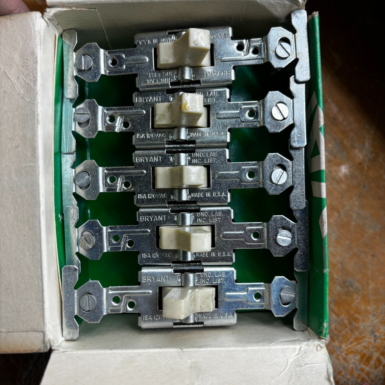 Bryant 153-ISL  15A 120/277V  Switch LOT OF 10 ⭐