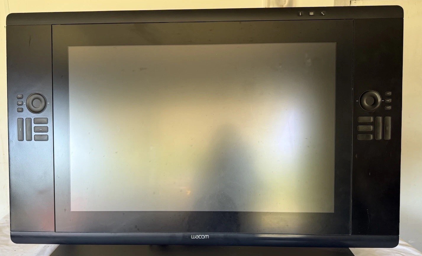 Wacom Cintiq 24HD LCD Tablet DTK-2400 + Power Adapter & Ergo Stand - Working