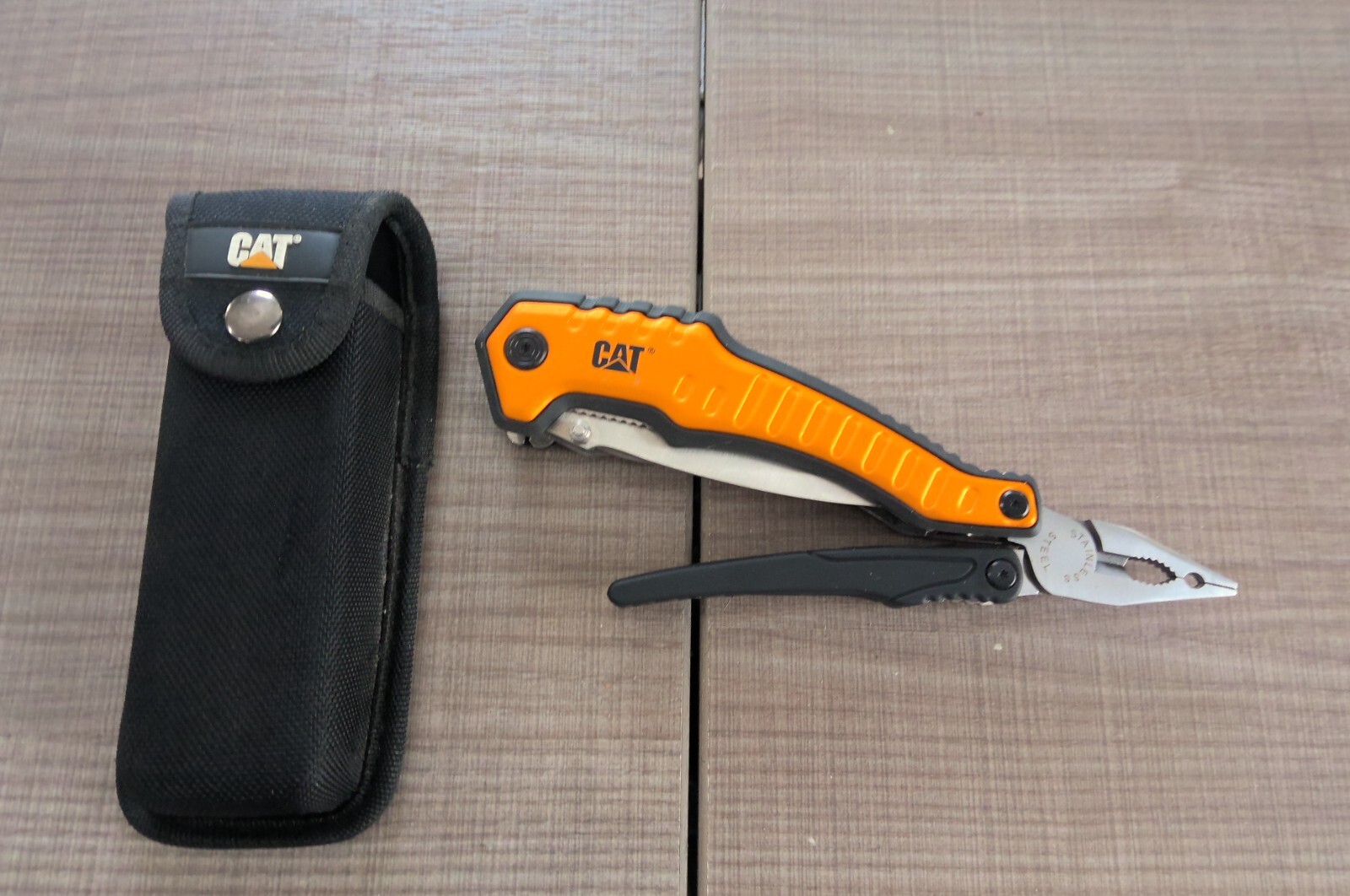 Cat 9-in-1 X-tra Large Multi-Tool with Pouch - 980045 Slight Use!  L@@K!