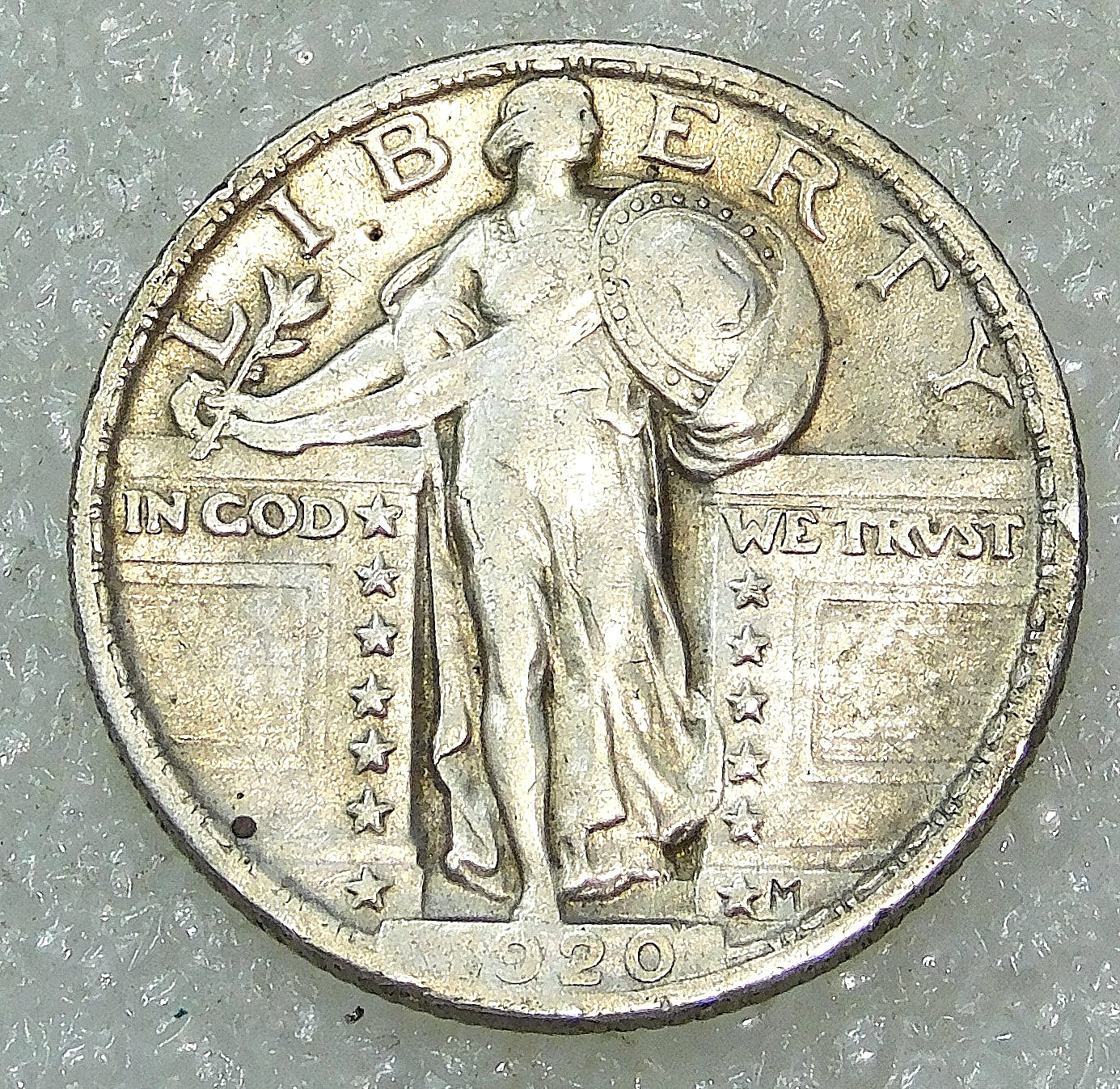 1920 Standing Liberty Silver Quarter VF Bright luster in saflip #L397
