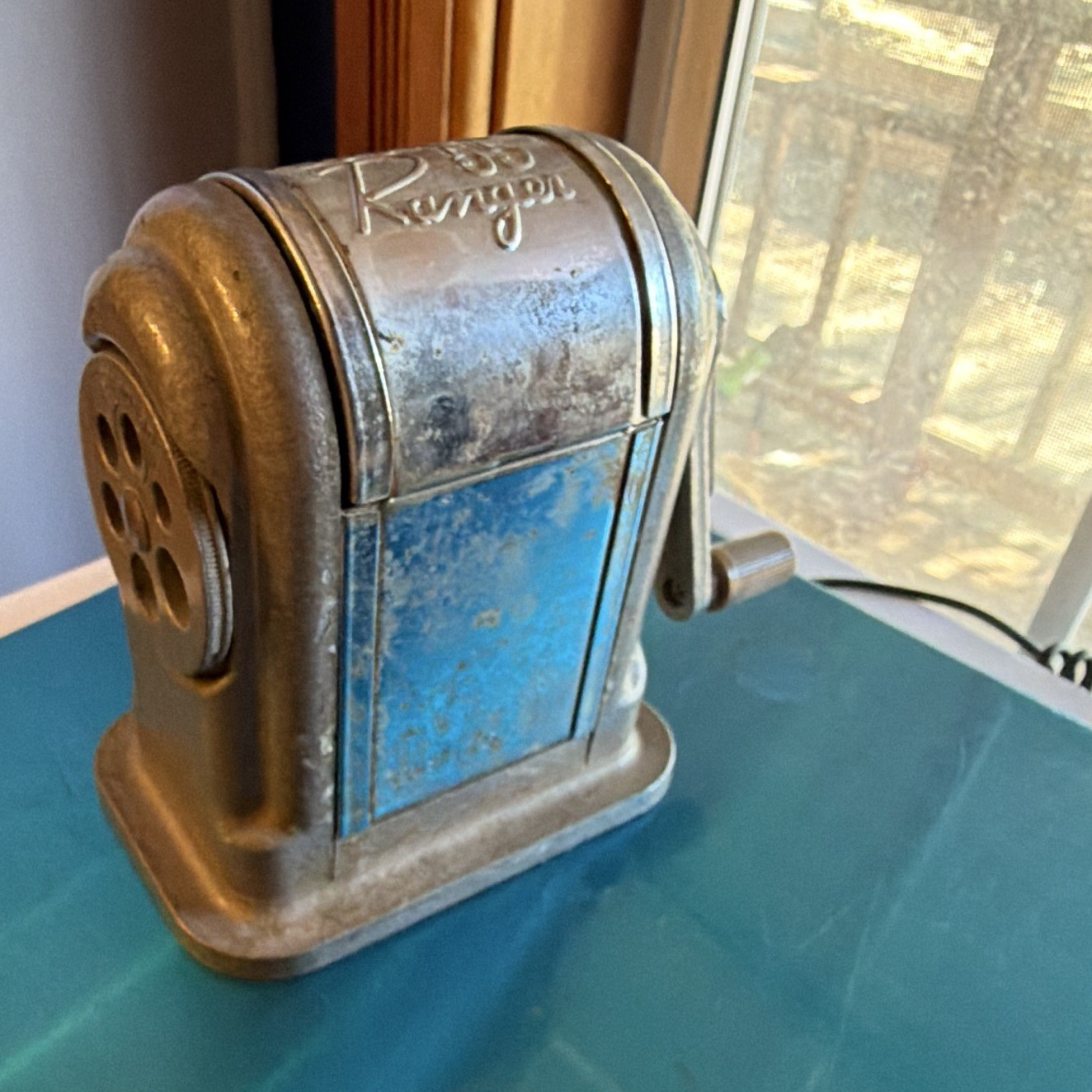 Boston Ranger 55 Vintage Metal Hand Crank Desktop Pencil Sharpener