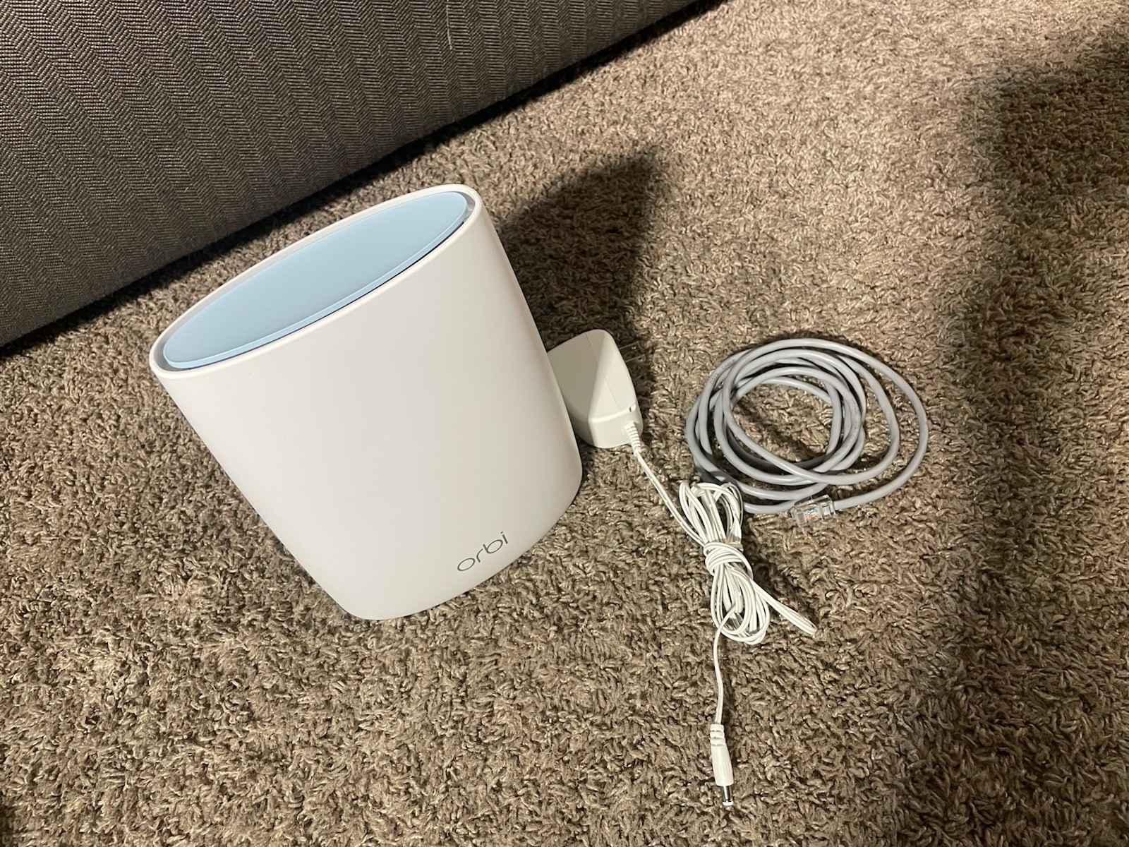 Netgear Orbi RBR50v2 Router AC3000 Tri-Band Mesh Wi-Fi  ~ Very Good Condition