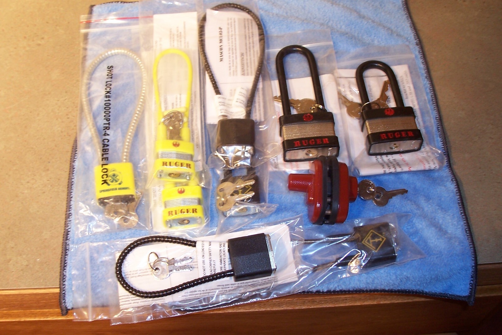 TEN GUN TRIGGER LOCKS 7 CABLE ,2 U BOLT & 1 TRIGGER GUARD ALL NEW WITH 2 KEYS EA