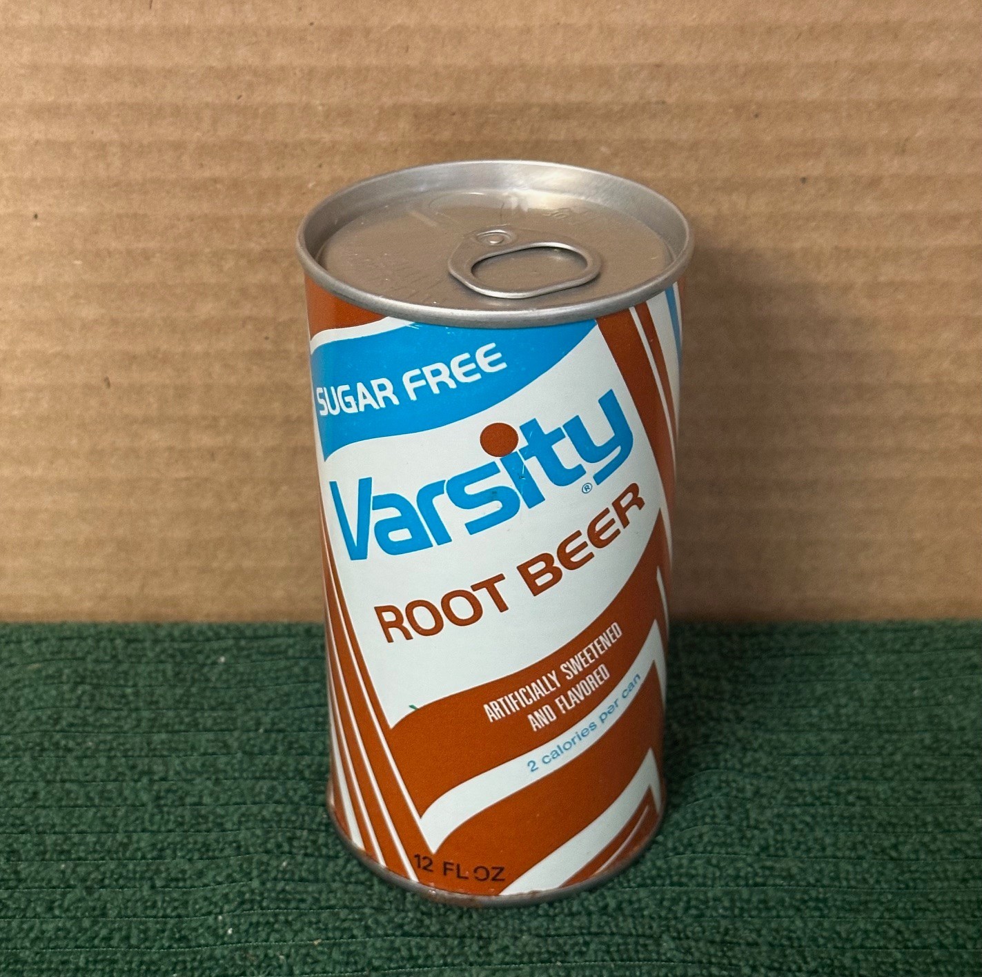1970s VARSITY Sugar Free Root Beer Soda Pop Can 12oz Steel ~ Milwaukee, WIS