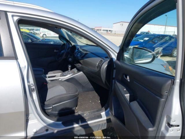 SPORTAGE 2015 Glove Box 4930998
