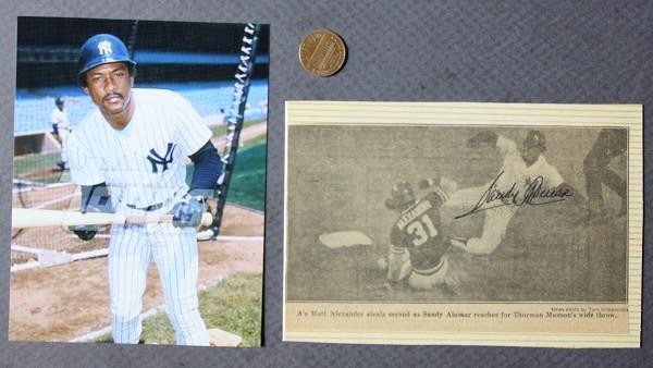 1974-76 New York Yankees star Sandy Alomar Sr signed autograph newspaper photo -