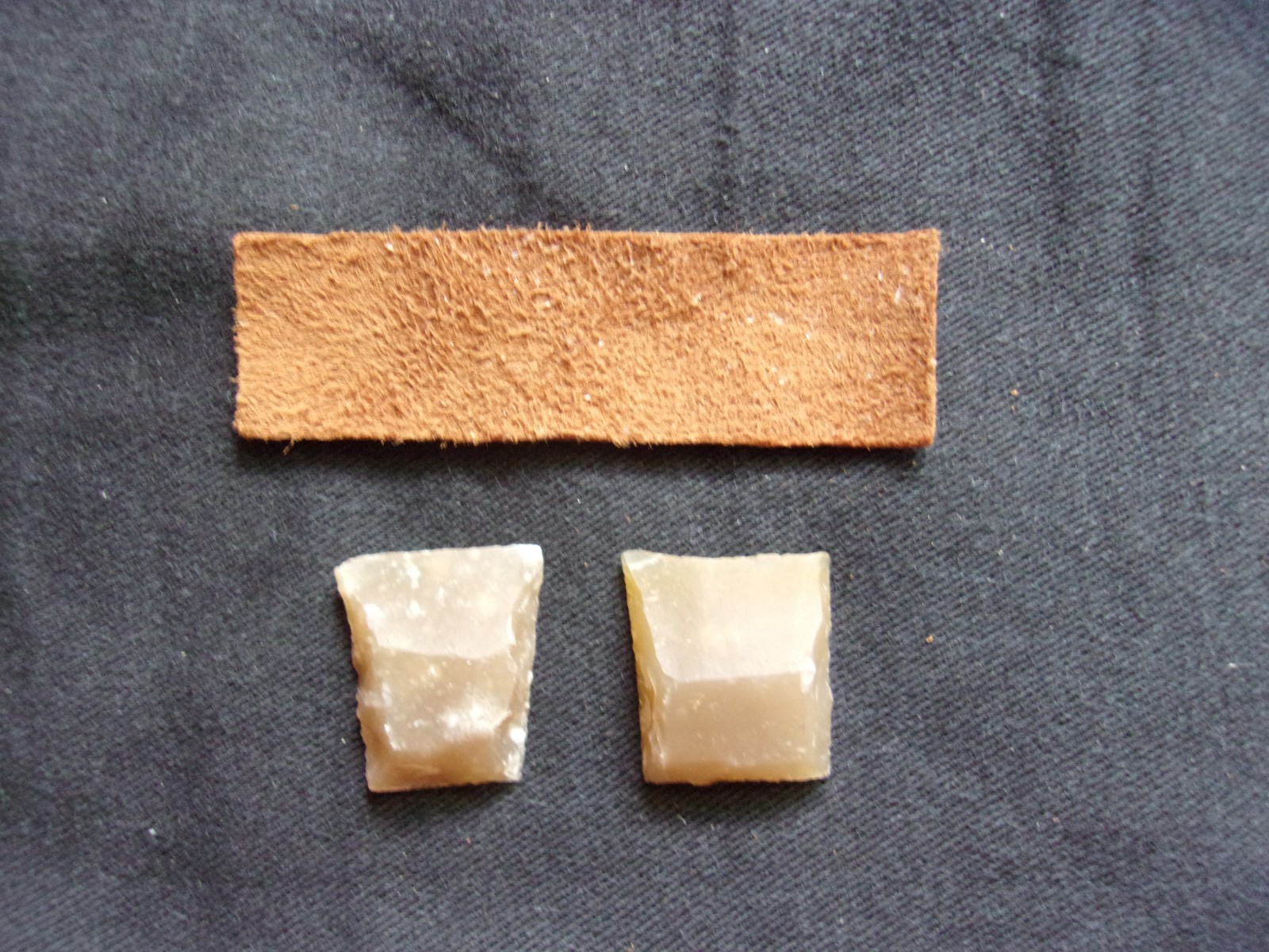 Quality French Honey (2) Flints 3/4" Width - Good Hot Spark - Flintlock Rifles