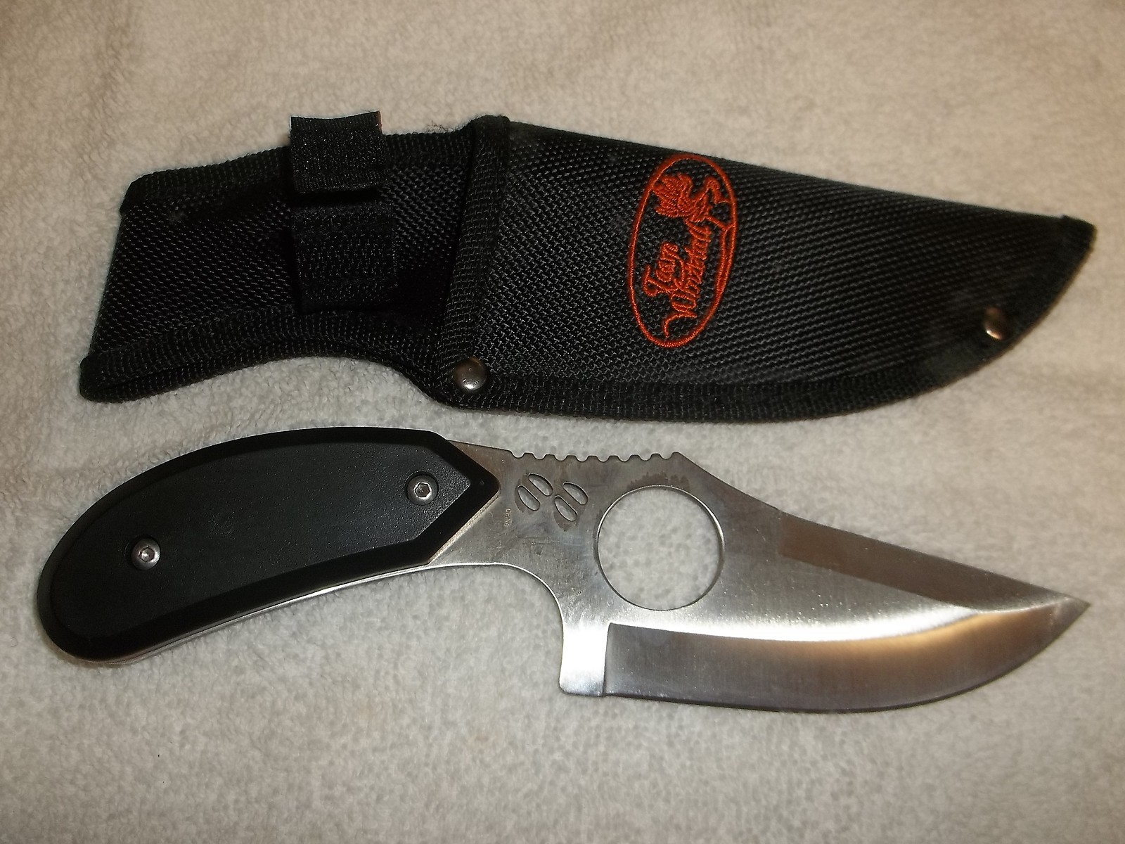 Whitetail Skinner 8.5 Inch Black Handle Hunting Knife With Nylon Sheath