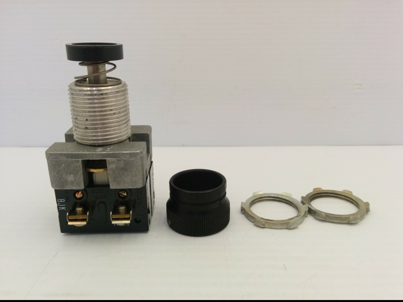 KILLARK/HUBBELL PUSH BUTTON, EXPLOSION PROOF, HEAVY DUTY 600 VAC SERIES GO21 NNB