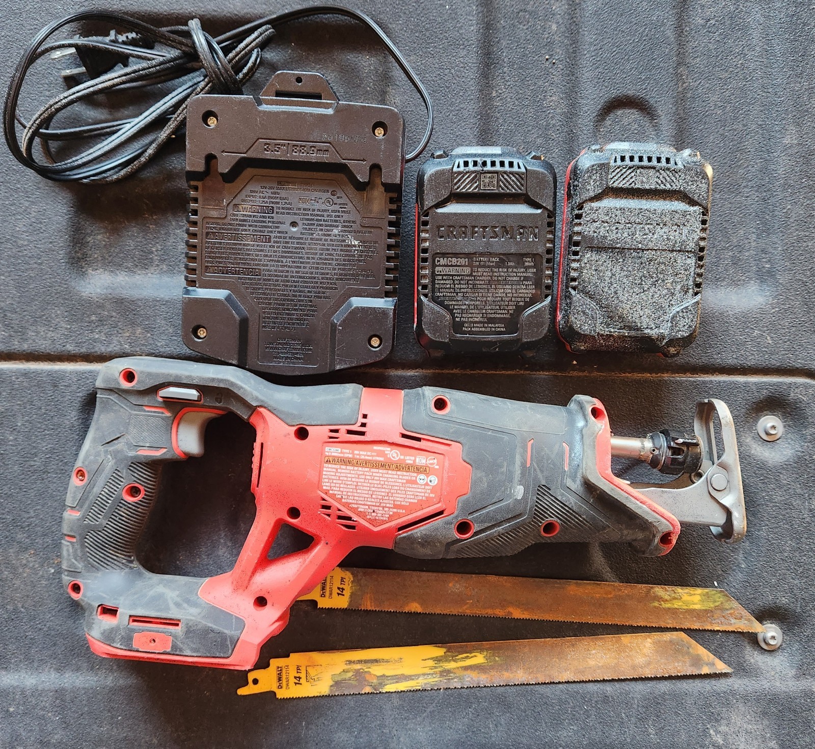 CRAFTSMAN 20V CMCS300 with 2- Batteries & 1- Charger