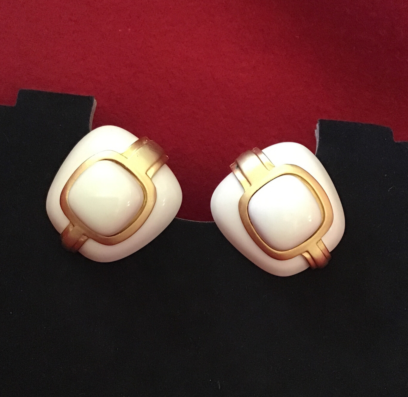 vintage Chunky Richard Marc White Cabochon &Brushed Gold Clip On Earrings 1 1/2”