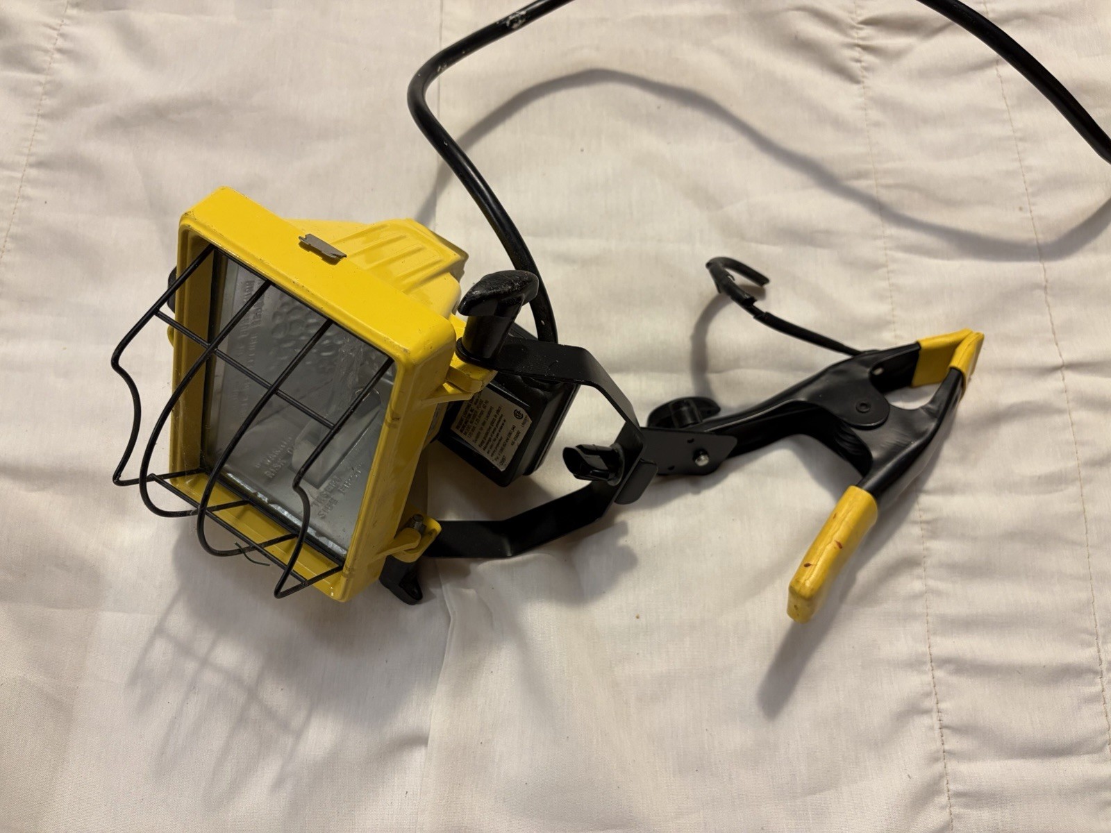 Work Light w Clamp & Hook, Corded 6', Safe in Wet Conditions, Regent PQ400 WORKS