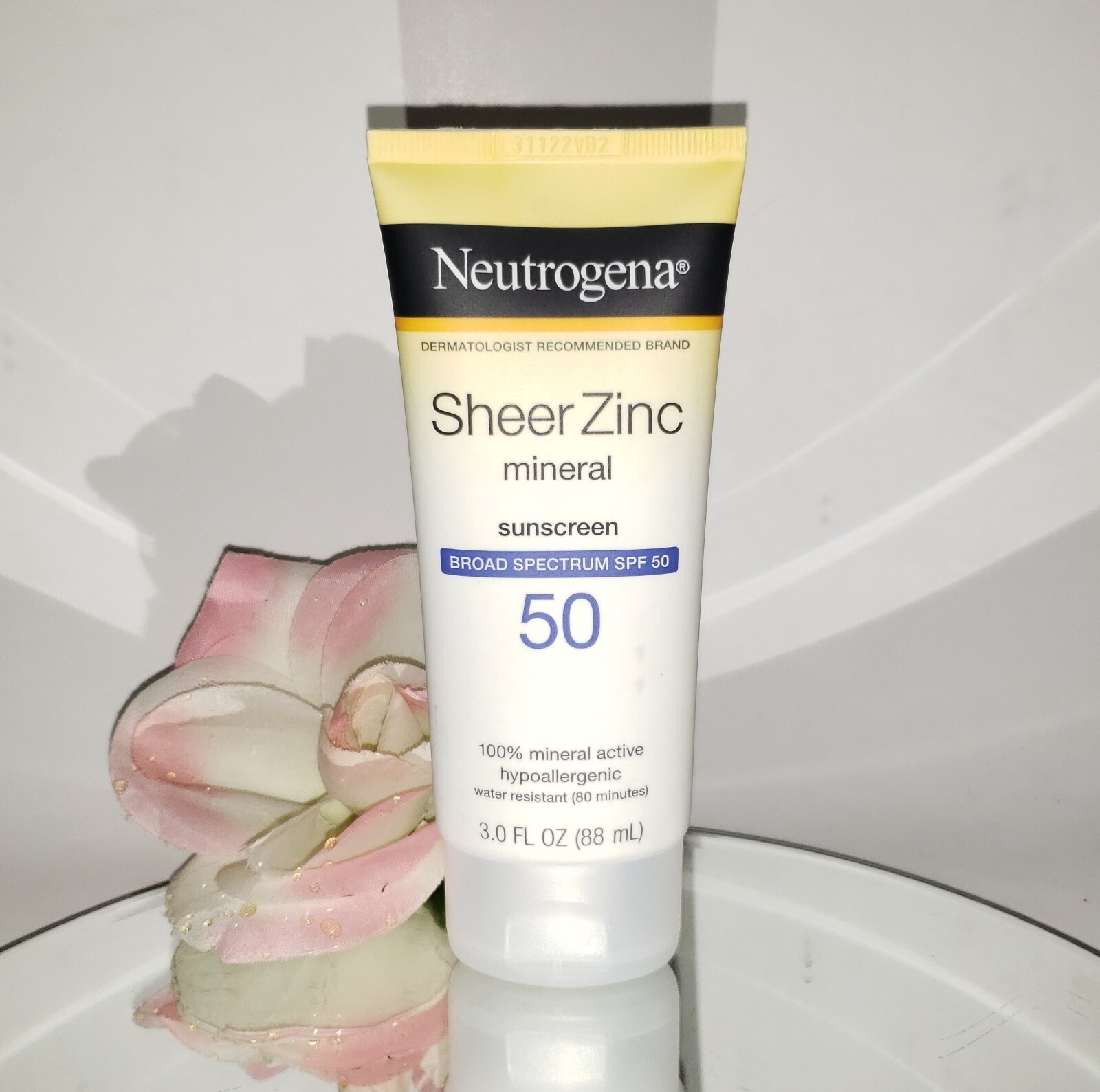 Neutrogena Sheer Zinc Mineral Sunscreen Broad Spectrum SPF 50 3oz