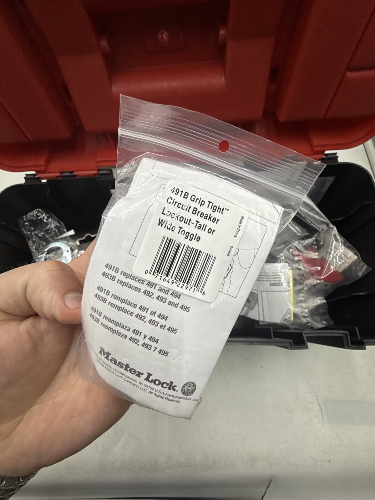 MASTER LOCK ED1457E410KABAS PORTABLE ELECTRICAL LOCK OUT KIT 780TD7