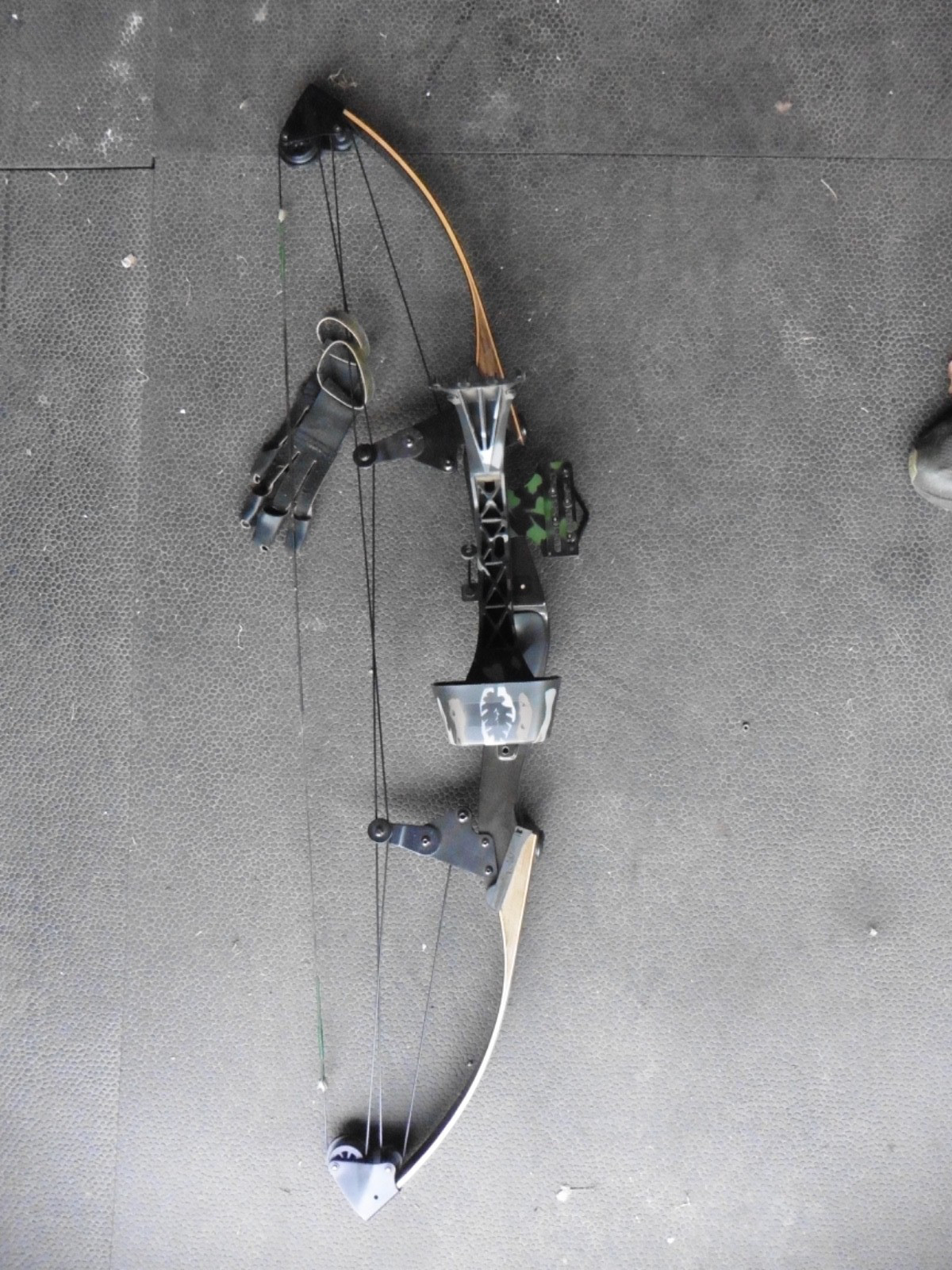 Vintage BEAR Archery Compound Polar Ltd Bow Black Camo PL 217659