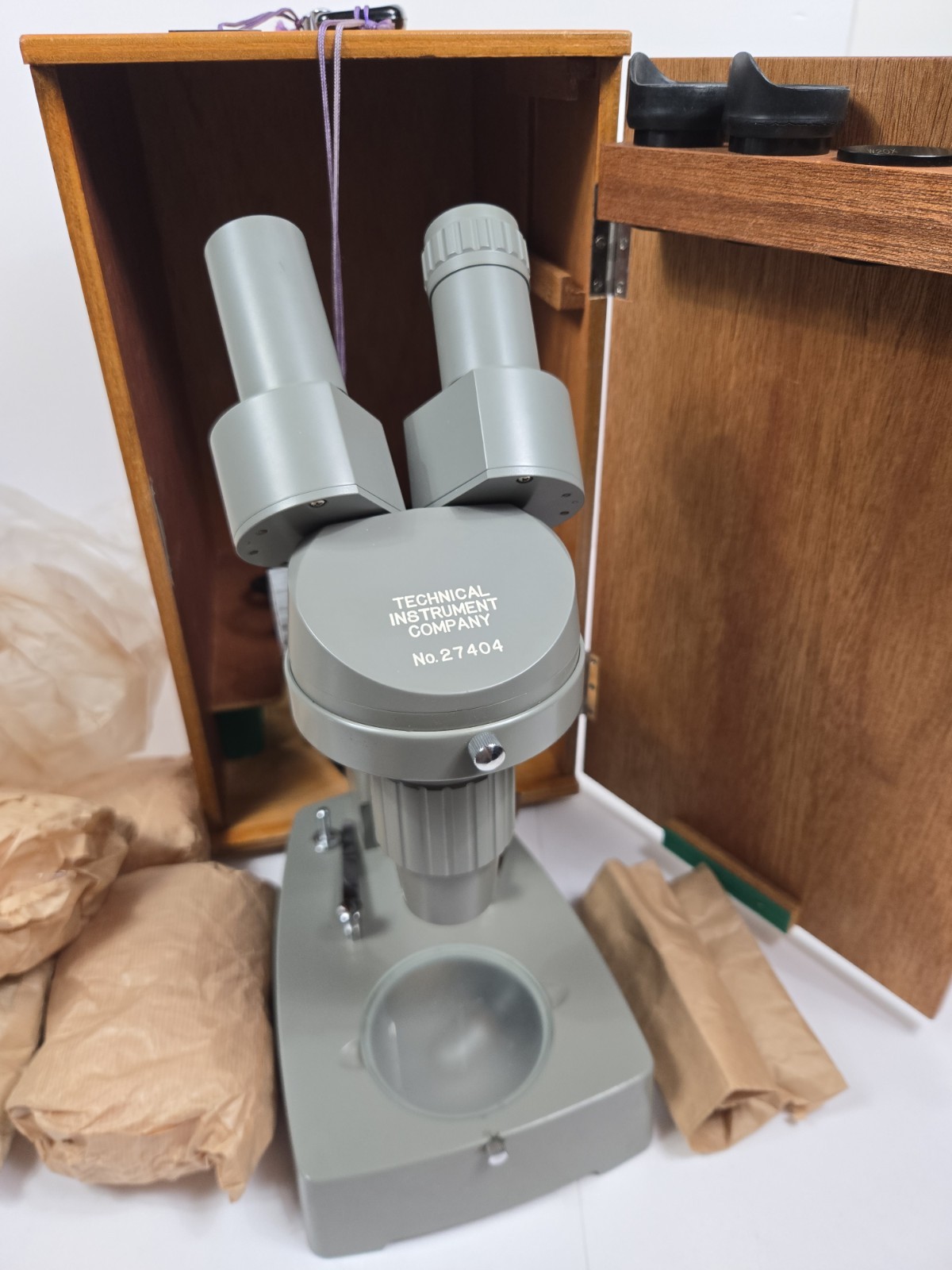 Vintage Technical Instrument No. 27404 Microscope W/ Locking Wooden Case & Key