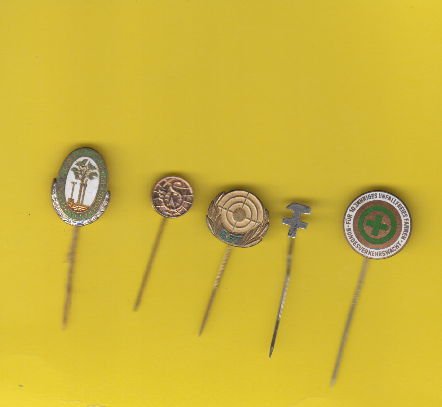 From Collection: Pin Badges 5 Pieces - Sports Club Advertising City etc