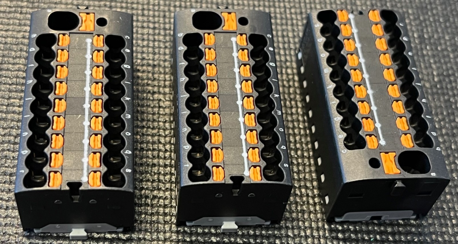 Phoenix Contact PTFIX4/18X15BK DIN Rail Terminal Blocks 1047424 New Lot of 3