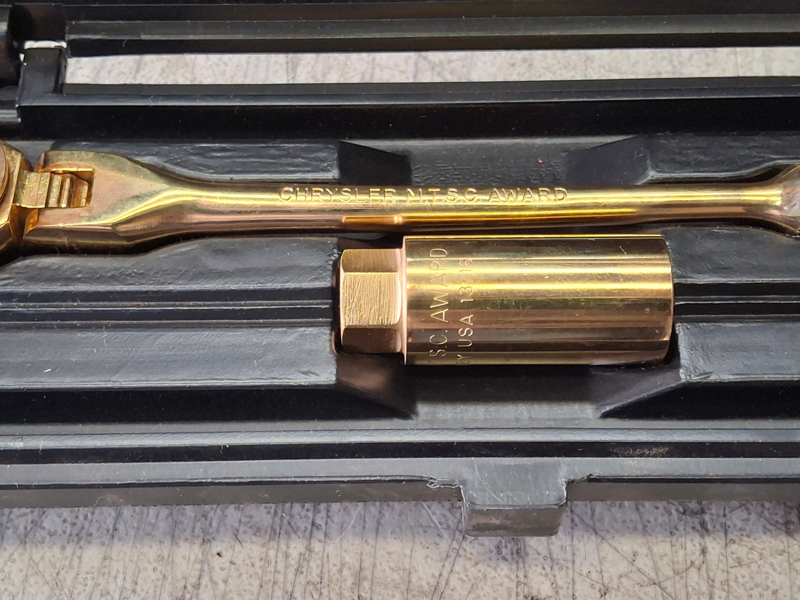 Vintage Bonney Gold 3/8" Ratchet T-703K 13/16" Socket Chrysler MTSC Award USA
