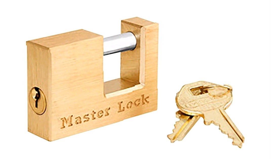 Master Lock Solid Brass Coupler Latch Trailer Lock, With 3/4in. Shackle, Model#