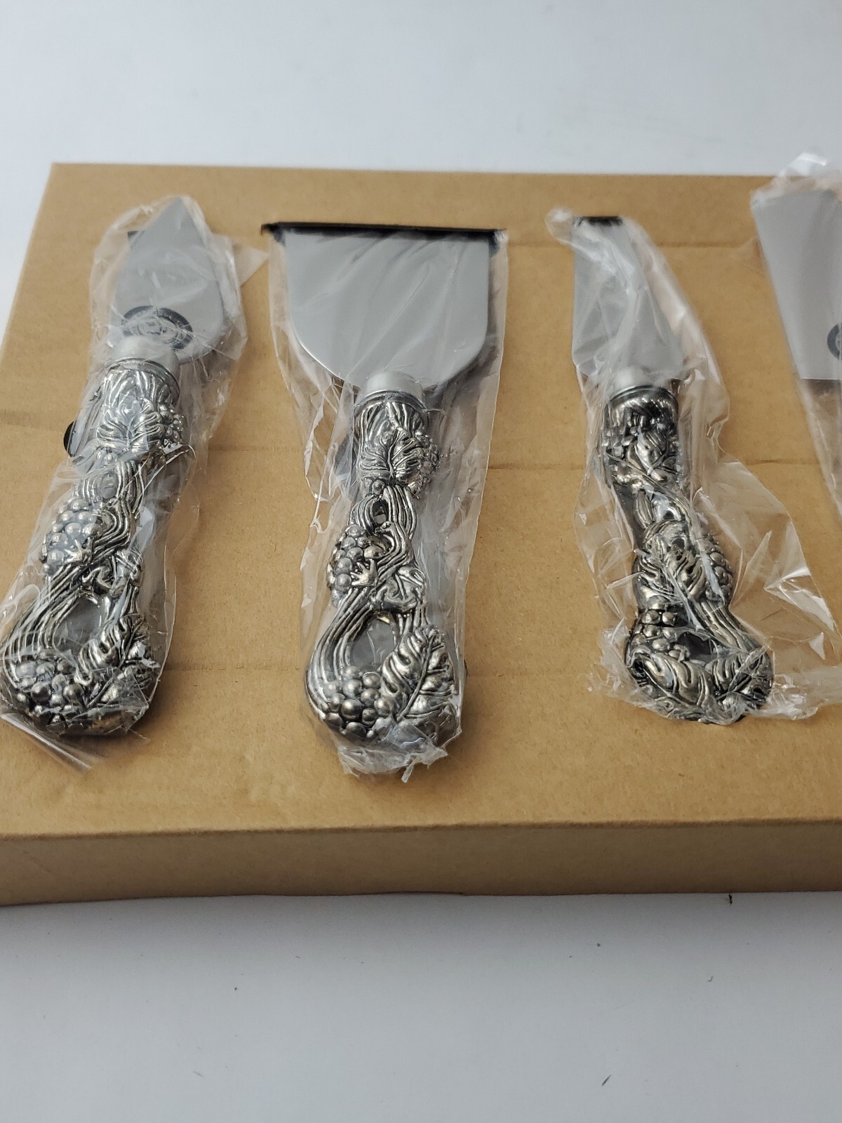 Silver Plated Grape & Grapevine Handle.FS
