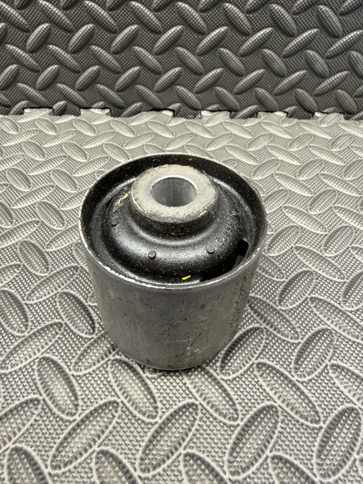 Genuine International 3595976C5 Navistar Left Side Cab Mount Bushing