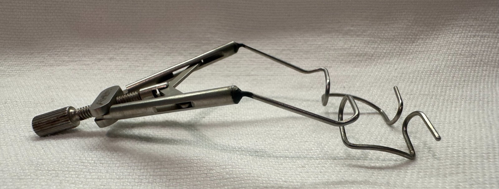 Rhein Steinert Lid Speculum, Nasal Fit w/ Fenestrated Blades