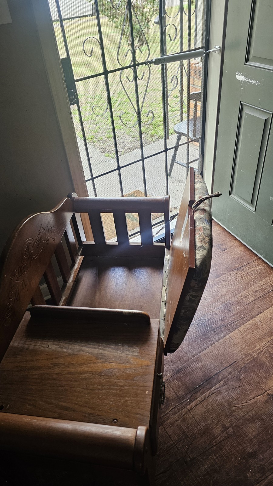 vintage gossip bench