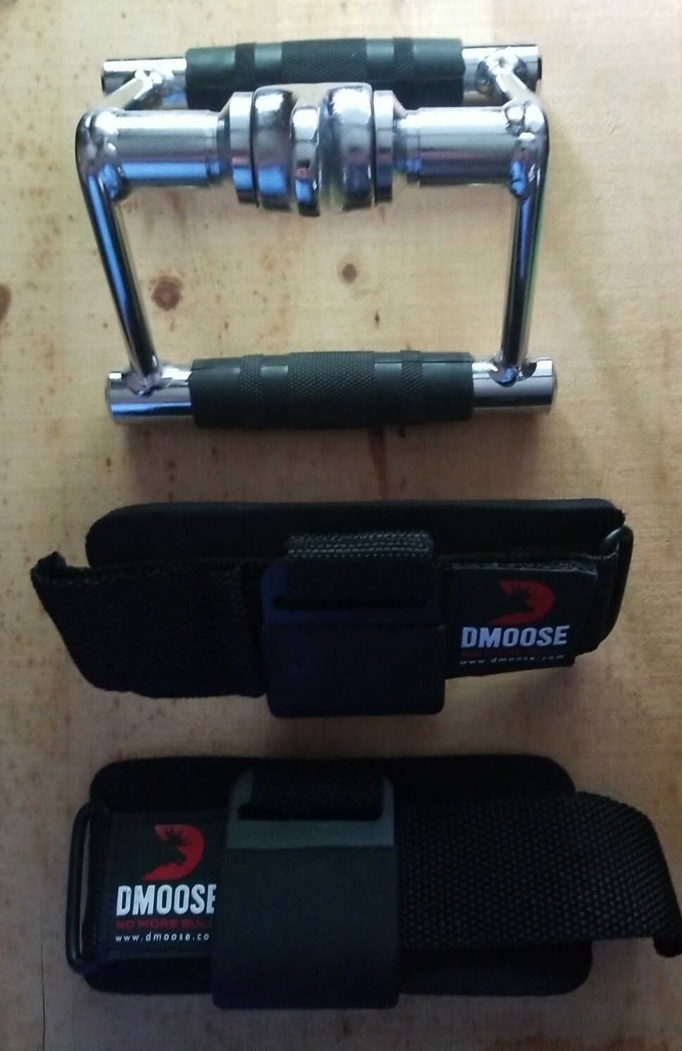 Lat Pull down Attchment V-Shaped Bar Triceps  & Dmoose Weight Lifting Hooks Pair