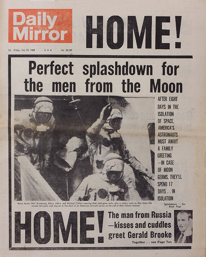 DAILY MIRROR NEWSPAPER 25 JULY 1969 . MAN ON THE MOON APOLLO 11 SPLASHDOWN COVER