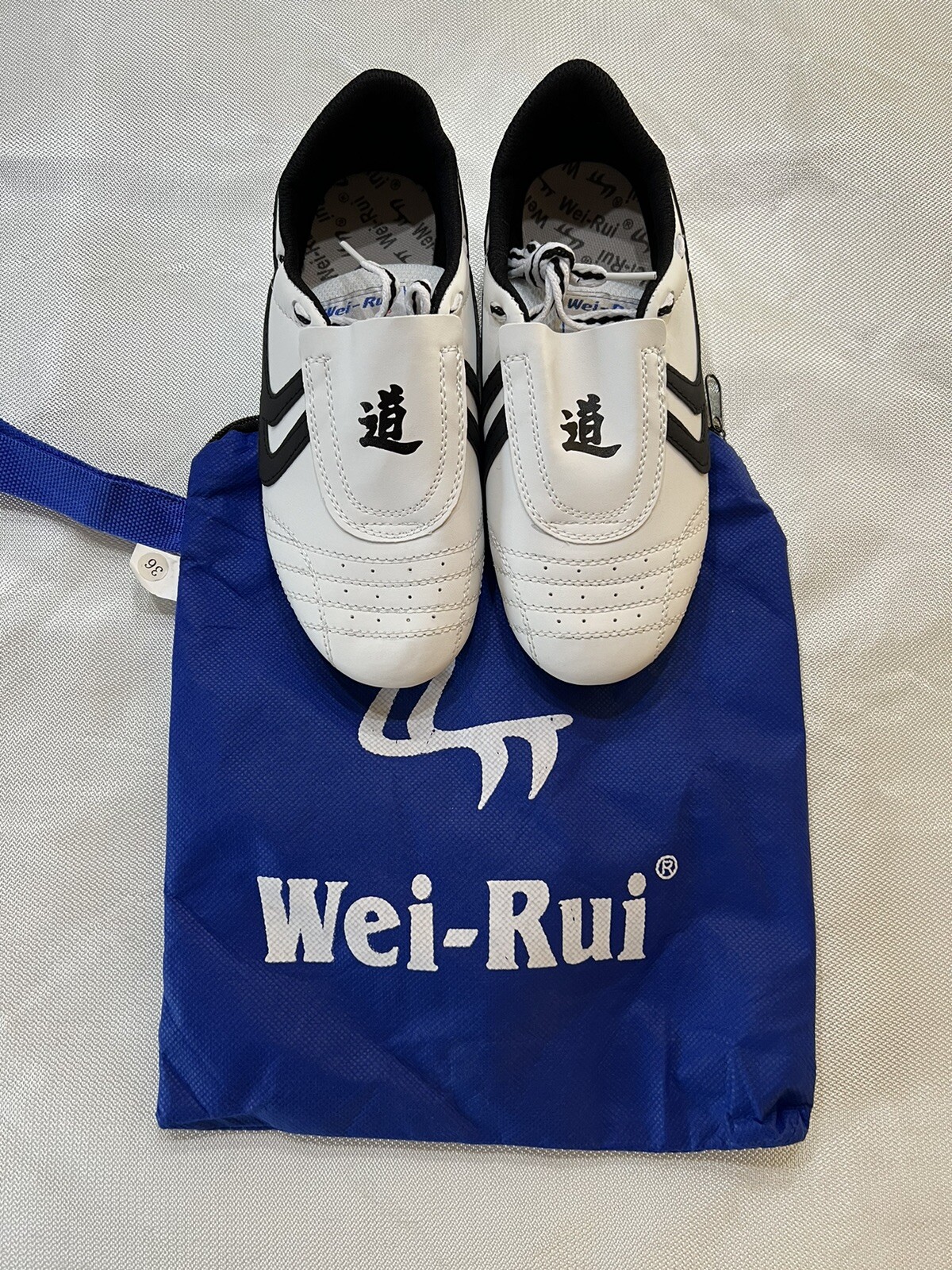 Wei-Rui Taekwondo Boxing Karate Training Shoes White 36 Young Kids US Size 4