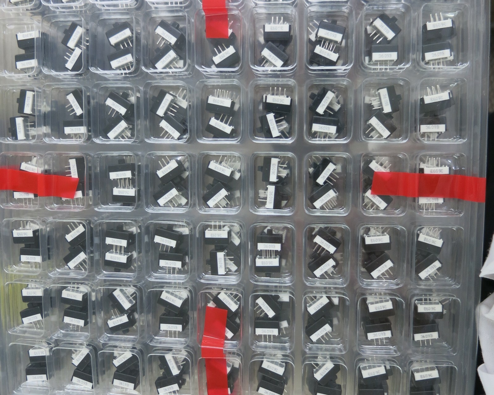 (126 PCS) TRAY OF 126 PIECES DAILYWELL SWITCH SLIDE SPDT 3P **US STOCK**