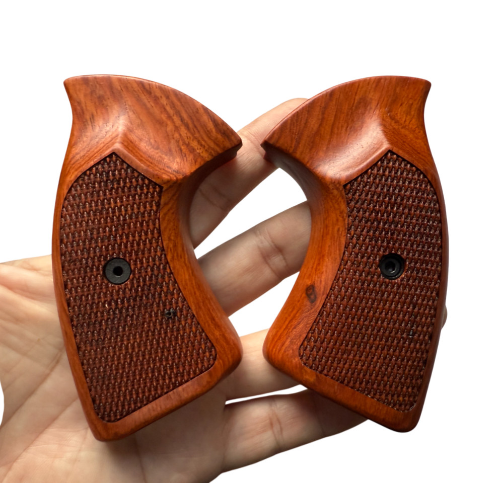 Grip for Colt Diamondback (D Frame) Short Butt Hardwood Checkered hard wood